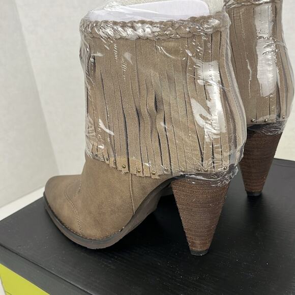 Very Volatile Taupe Booties Shakee Western Cowboy Sz 8.5 Boots Heels Fringe Stud - Picture 8 of 10